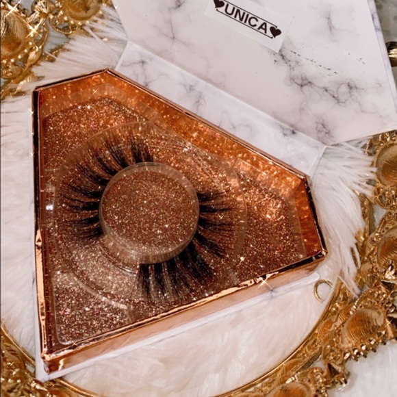 Lashes - Picture 1 of 1